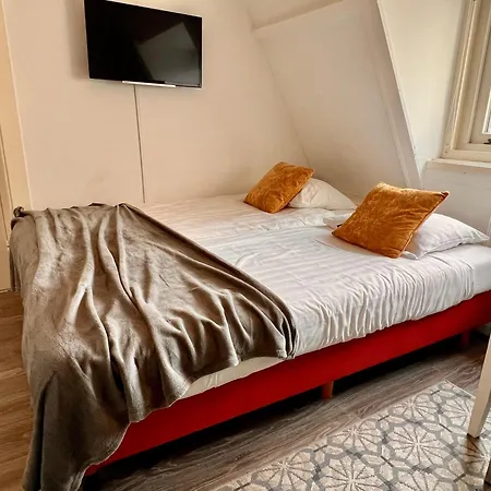 Church Square * Зандфорт